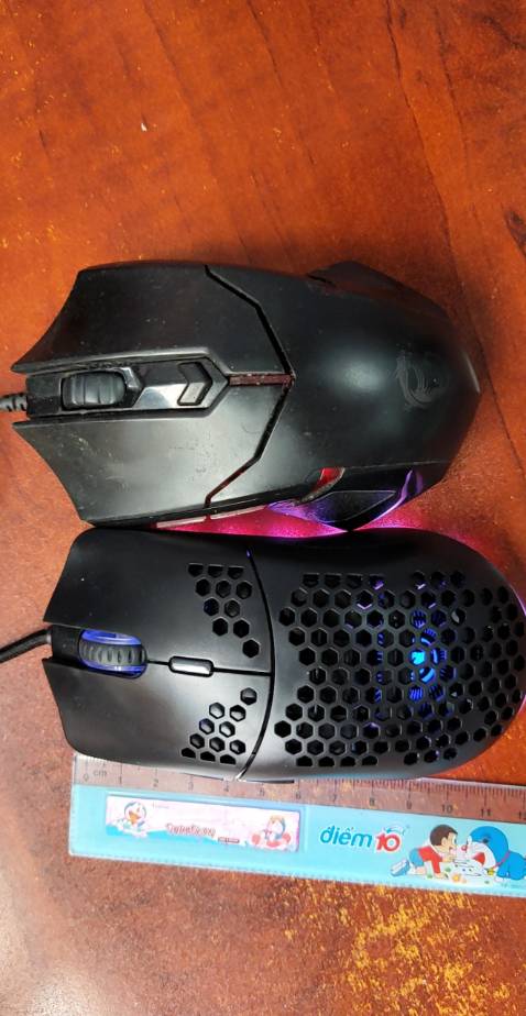 chuột dùng tốt, có nhiều chế độ phân giải. Tuy nhiên ai tay ngắn sẽ hơi khó dùng