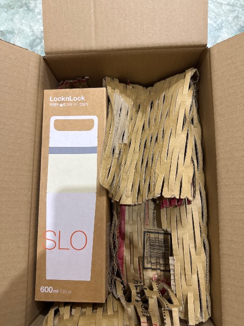 Hàng giao siêu nhanh, đóng gói kỹ, hàng tikitrading nên yên tâm, màu in trên vỏ hộp, chưa dùng nên chưa đánh giá chất lượng nhưng thương hiệu đã được khẳng định