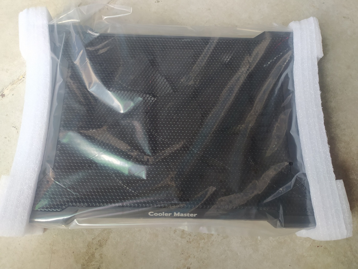 Quạt chạy êm nhẹ không tiếng ồn, tản nhiệt tốt.Sử dụng một thời gian xem độ bền thế nào.