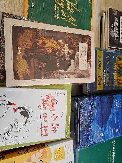 Sách rất đẹp , bìa mềm, dày lắm, giá Tiki trading tốt, đóng hàng cẩn thận ,