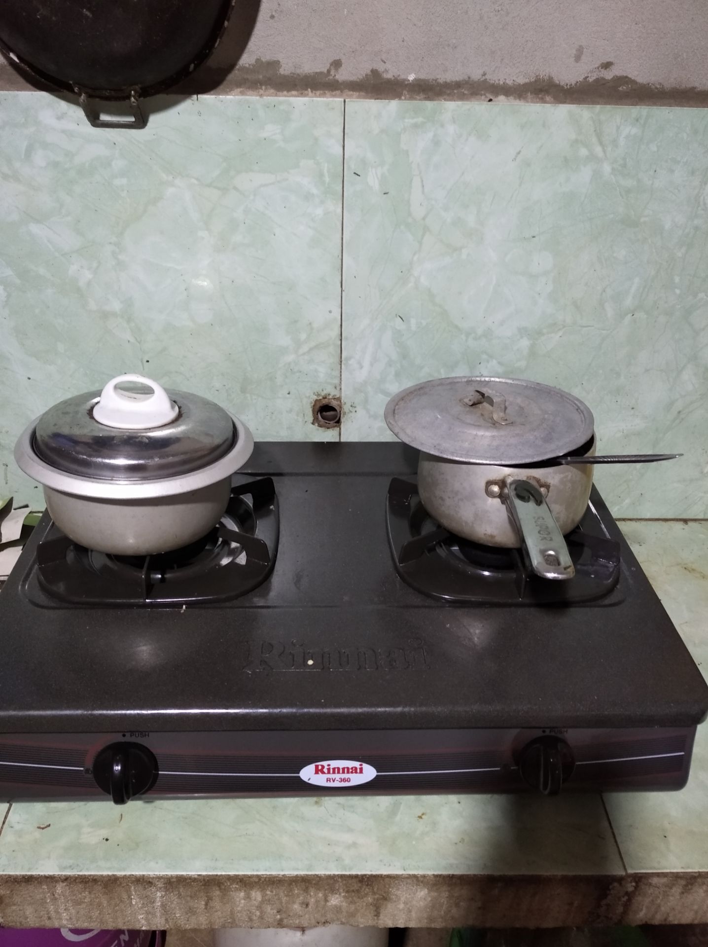 bếp lúc bật nghe tiếng gas nhưng điều chỉnh nhỏ thì k nghe nữa....hy vọng xài đc lâu