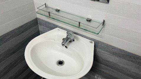 Tẩy rửa không sạch nhu quảng cáo.
Đúng loại, giao đúng, shipper gọi thông bấp.