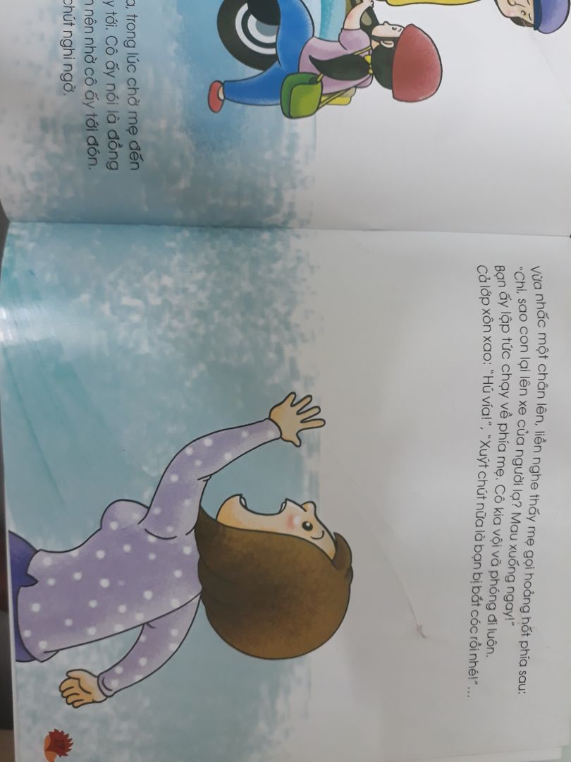 Bộ mình mua có 1 quyển bị in lỗi và bẩn như trong hình, mặc dù được bọc giấy kiếng khá kỹ. Tiki xem lại nhé.