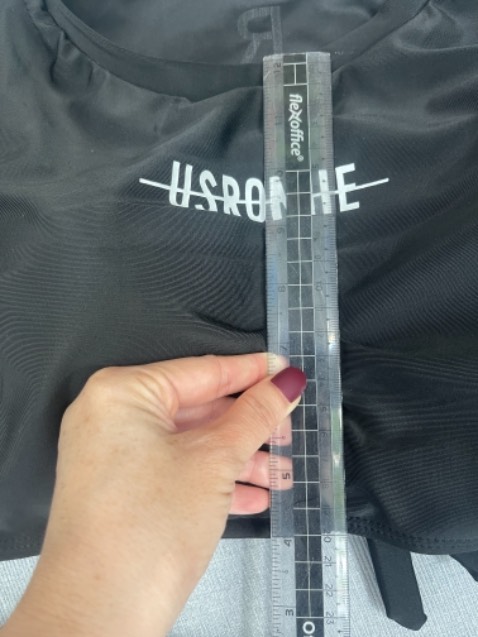 Ko đúng như mô tả theo hình, áo ngắn 20cm, mặc vừa đến chân ngực ko dài đến phần eo bụng. Rất xấu, chất liệu vải có thể đúng với giá cả, nhưng kích cỡ phải đúng như mẫu quảng cáo mới được.