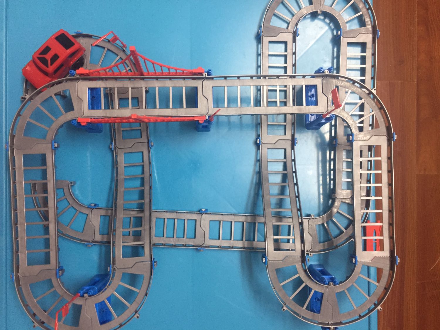 Đề nghị shop đổi hàng bởi vì bị thiếu chi tiết, bé không chơi được.