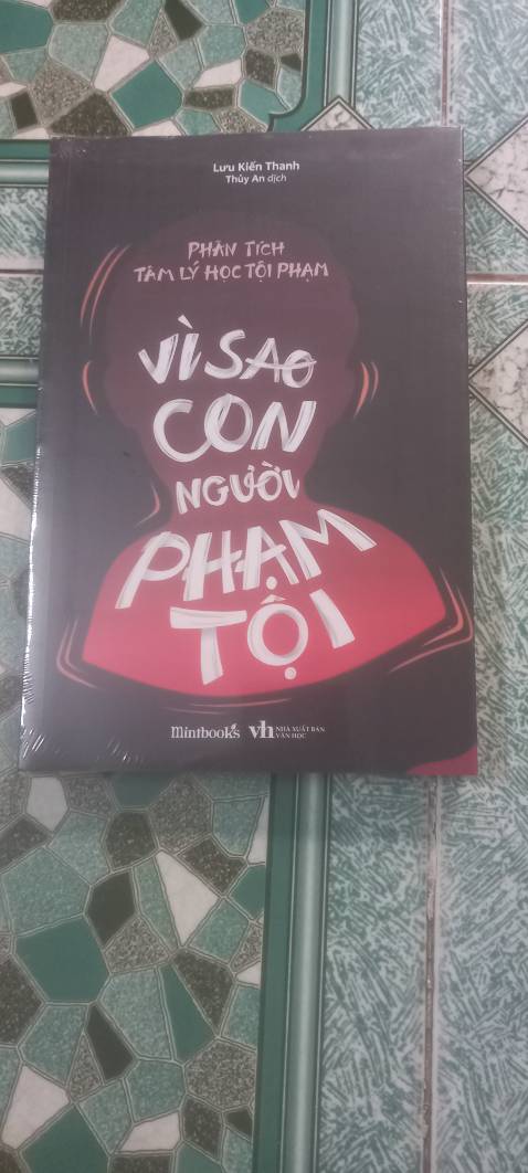 Sách đóng gói đẹp giao hàng đúng thời gian có bọc lớp màng ngoài