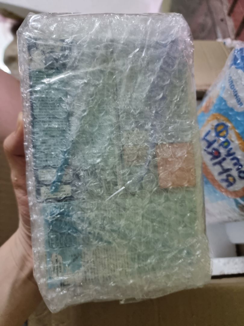 Bé cũng khá hợp tác uống sữa. 
Giá thành sản phẩm cũng khá cao từ chính hãng nhưng may đc nhận freeship từ Tiki. Đơn hàng đóng gói sạch đẹp
Vận chuyển của Tiki khá lâu, chậm. Cập nhật tình trạng đơn hàng ko chi tiết và rõ ràng.