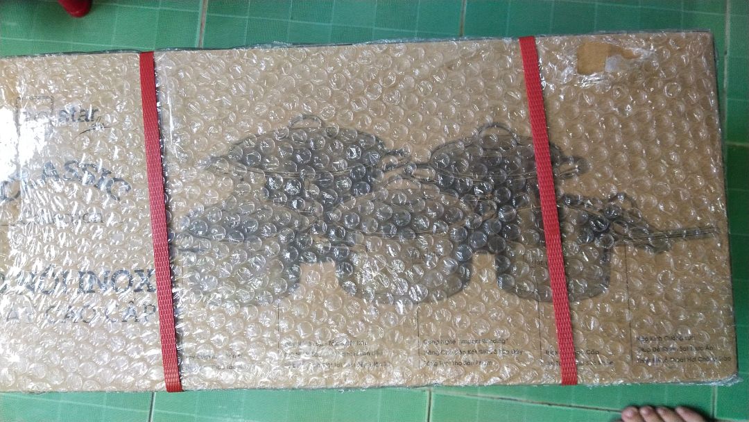 Bộ nồi đẹp, chắc chắn, gồm 5 nồi đầy đủ nắp kiếng. Đóng gói rất tốt. Tuy nhiên shipper giao hàng lúc mình bận k cho hẹn giao lại còn bắt mình phải đi lấy, Tiki xem lại đơn vị giao hàng này ạ. Cảm ơn