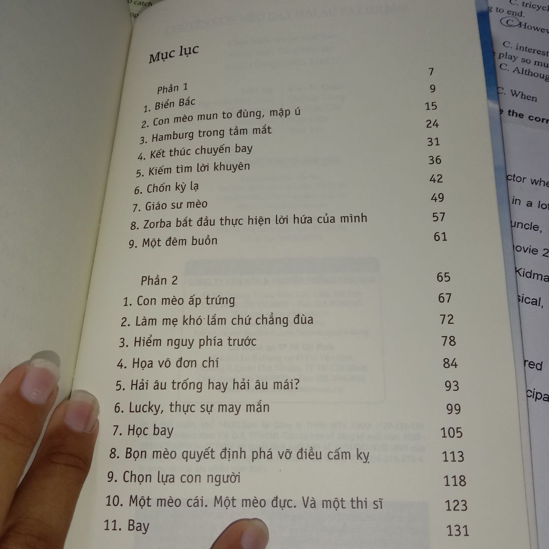 giao hàng nhanh nhưng mà đóng gói không có bọc kính và bọc chống sốc nhưng cũng chấp nhận được. sách bìa cứng có hình minh họa nên rất cuốn hút. mới đọc vài trang sẽ cảm thấy khó hiểu nhưng về sau thì nội dung rất lôi cuốn. 4/5*
