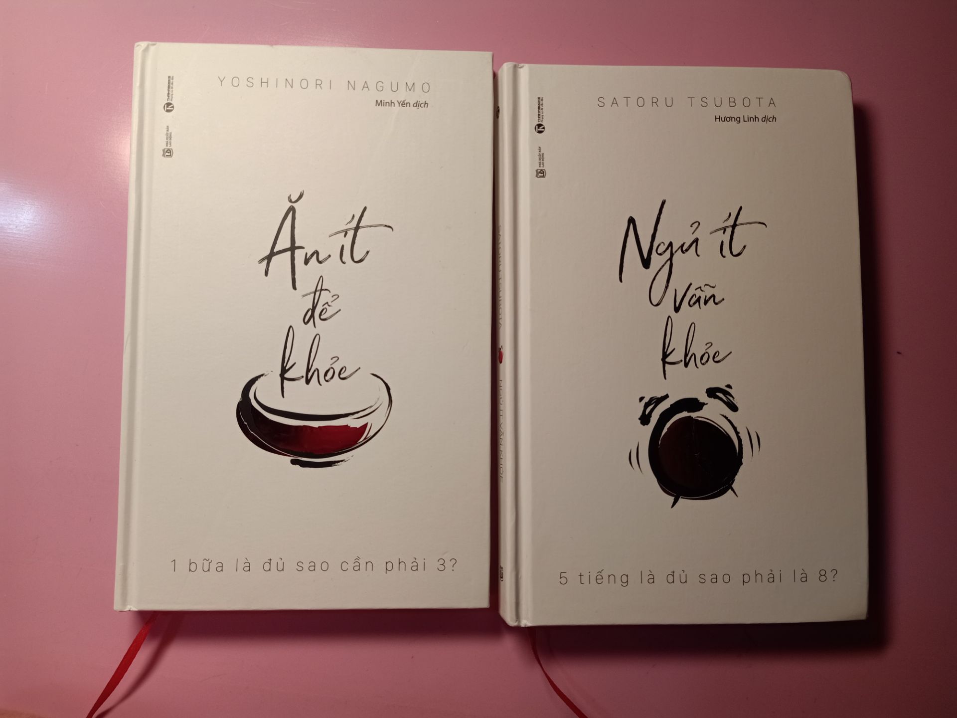 Tuy bìa sách có méo nhưng không sao quan trọng là giá trị sách đem lại, mới đọc xong quyển ngủ ít vẫn khoẻ rất hữu ích nên mua cho những ai muốn có nhiều thời gian hơn , còn có phương pháp ngủ ngắn để tỉnh táo