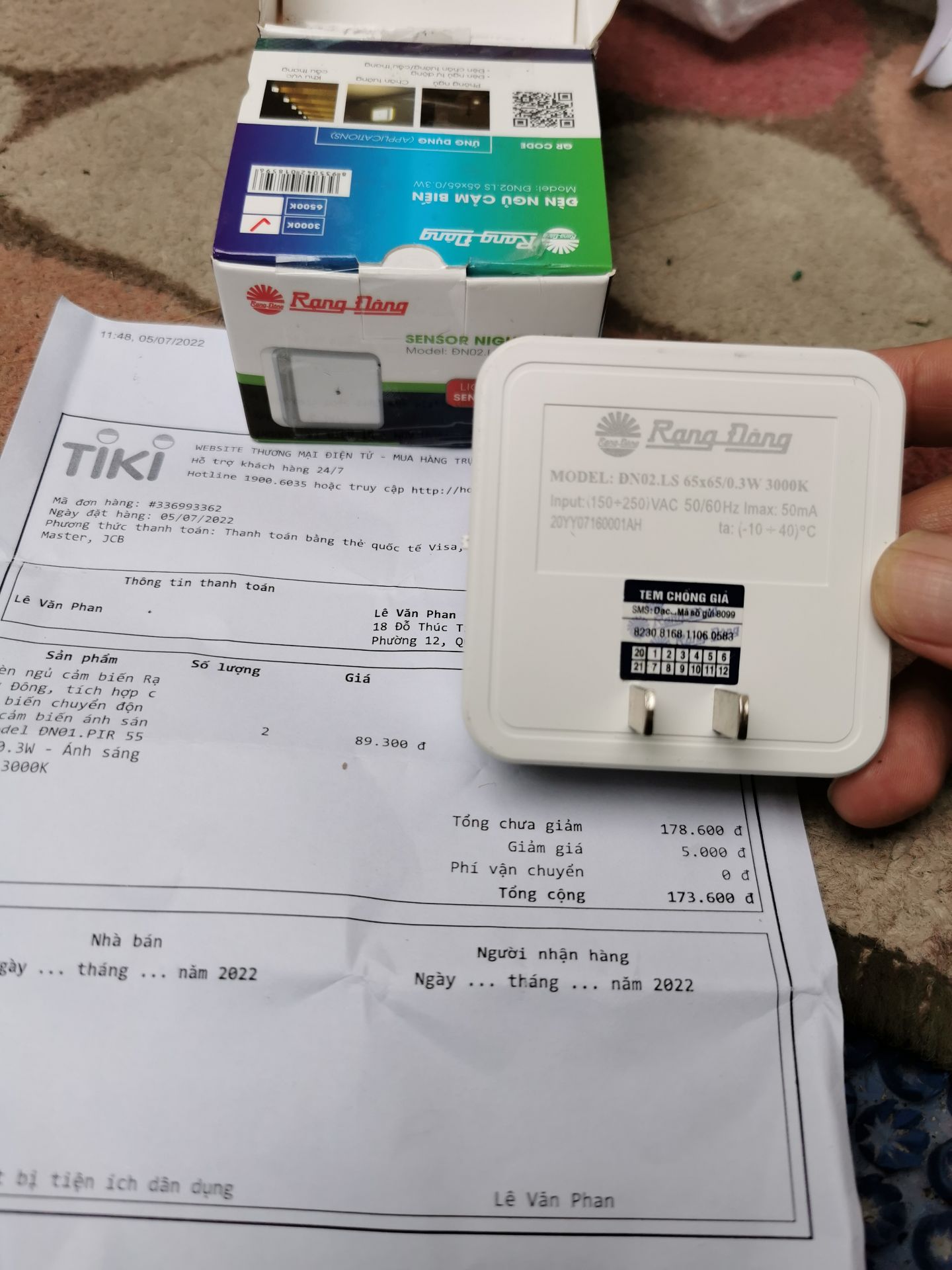 Tôi đặt đèn cảm biến chuyển động hồng ngoại nhưng đơn vị này lại gửi cho tôi đèn cảm biến ánh sáng thông thường, loại này không cảm biến chuyển động thân nhiệt như mô tả, kiểu dáng cũng hoàn toàn khác với hình ảnh chụp khi giới thiệu trên trang web. rất không hài lòng về dịch vụ của đơn vị này