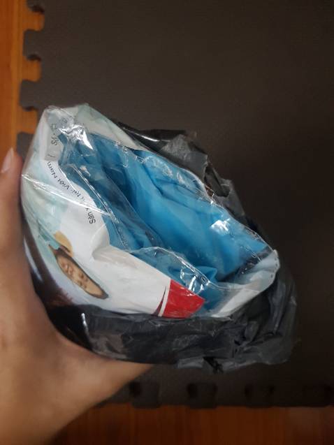 Giao sai màu, mình đã bảo hoàn trả và đổi sp đúng màu nhưng shop cứ như là cố tình giao lại cái màu sai cho m ý, lần này m đổi trả hoàn tiền luôn