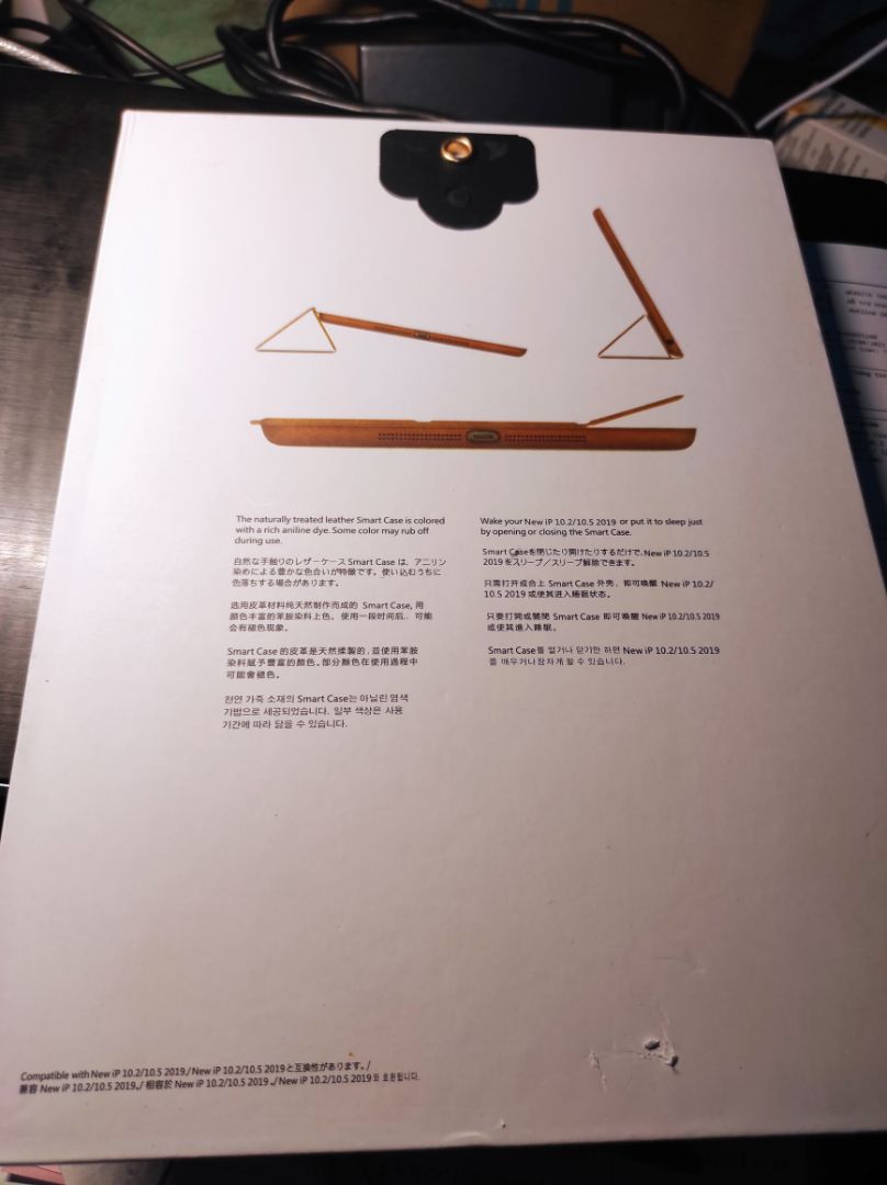 hài lòng, sản phẩm vừa khít, đẹp, có sáng màn hình khi mở, tắt màn hình khi đóng bao da, có điều giao hàng hơi lâu hơn những món khác mà mình mua.