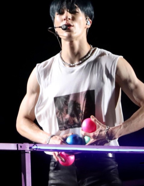 mình đặt hộ bạn chư mình cũng chưa mở nên hong biết bên trong như nào. giao hàng hơi lâu