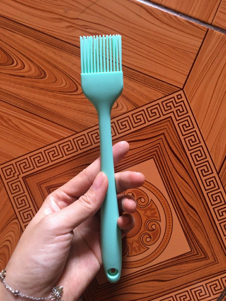 Chổi mềm, mịn, dùng thử thấy oke la lắm ạ, màu xanh sỉeu xinh. 5 sao nhé