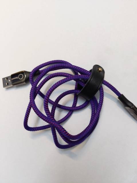 Hộp xấu. Đóng gói sản phẩm ok. Led hiển thị đc. Dây dài 1m. Dùng thời gian xem thế nào.