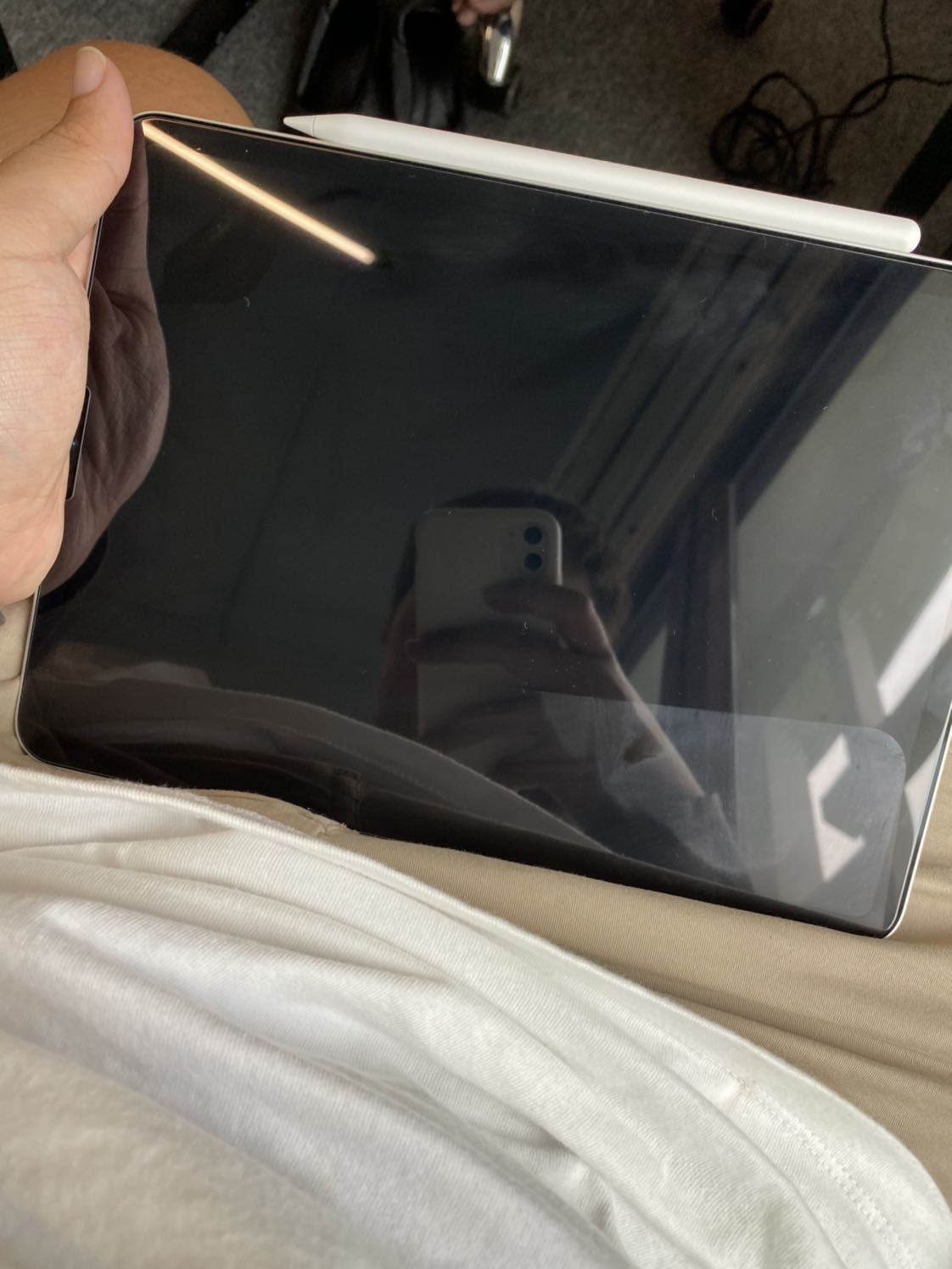 Dán màn hình in keo lỗi, đừng mua :)