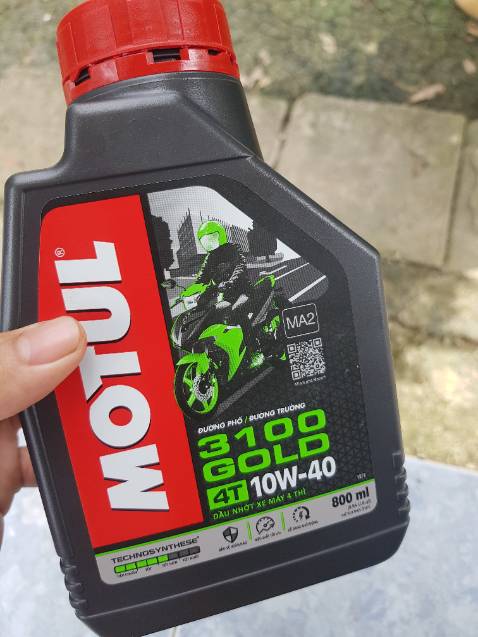 Nhớt Motul thì mình không bàn về chất lượng nữa rùi. Tiki dự kiến giao hàng v thôi chứ sớm hơn hẳn 2 ngày. Chiều T5 2h mình đặt, thì đúng 2h chiều T7 là nhận đc hàng. Mà shop chỉnh lại là Motul 3100 GOLD như hình nha. Chứ ko phải Sliver, hay là shop giao lộn gì đó mình cũng không biết. Nói chung vẫn tốt!