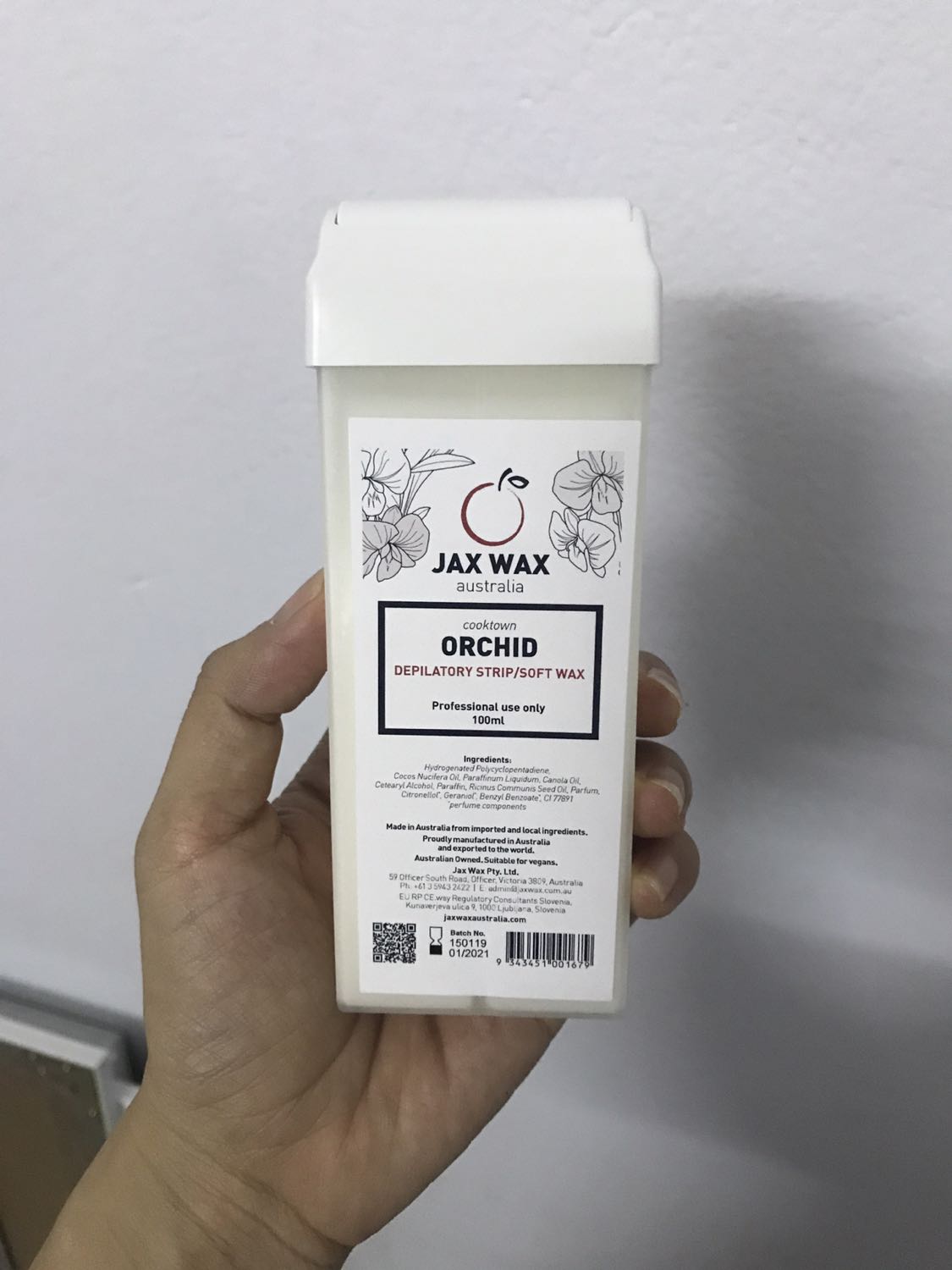 Hàng đúng như mô tả, bám lông tốt. Dễ dùng do có đầu con lăn, sáp thơm. Hàng đúng như mô tả, bám lông tốt. Dễ dùng do có đầu con lăn, sáp thơm.