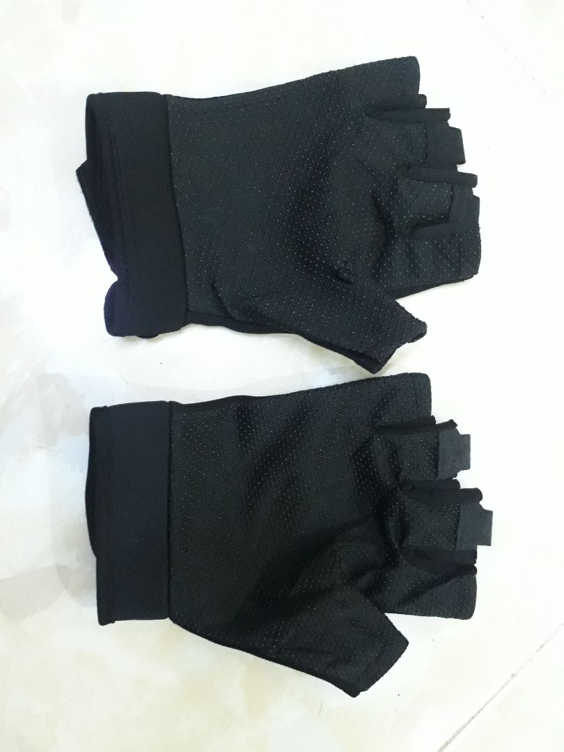 Lần đầu tiên mua hàng của TiKi. nhưng giao 2 chiếc cùng 1 bên phải. không sử dụng được. TiKi coi lại nhân viên kiểm hàng. làm việc có tâm 1 chút.