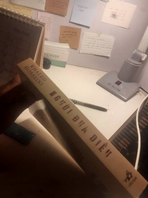 Sách đẹp chất lượng in tốt chắc chắn là vuông vắn bìa sắc nét và đẹp giao hàng siêu nhanh chưa đến một ngày nhưng mà do đóng hàng chưa ổn cho nên khi vận chuyển có bị móp méo một đoạn nhỏ mong sau nào shop nhớ dùng giấy bao quanh sách trước khi đóng vào hộp điểm sáng là không dùng ni *** để bọc sách chống sốc