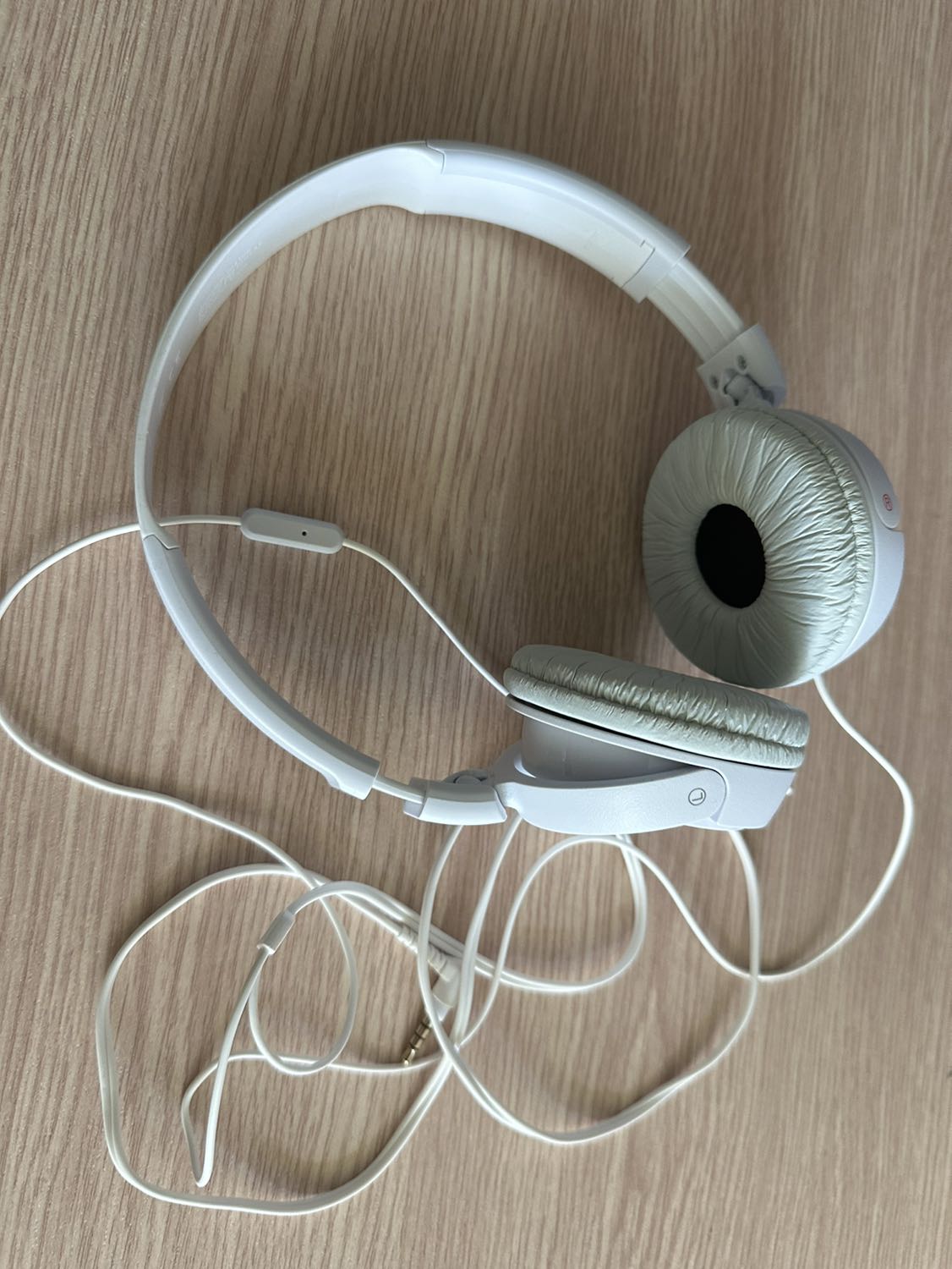 1. Vừa hôm trước mua thì giá tận 690K, có mấy ngày giảm xuống còn chưa tới 500K
2. Giao hàng chậm
3. Không nhận Micro trên PC (thử mọi cách đều chịu)

=> Rất tệ, đây là lần đầu thấy cách bán hàng thay đổi giá chỉ trong 1-2 ngày quá sâu và không như ý.