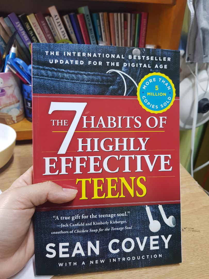 Sách của tác giả Sean Covey viết khỏi phải bàn. Súc tích và rất hay. 
Mình mua cuốn này là do mình muốn con mình luyện tập dsocj sách bằng tiếng anh cho quen.
Nhưng mọi người yên tâm rất dễ đoc và dễ hiểu.