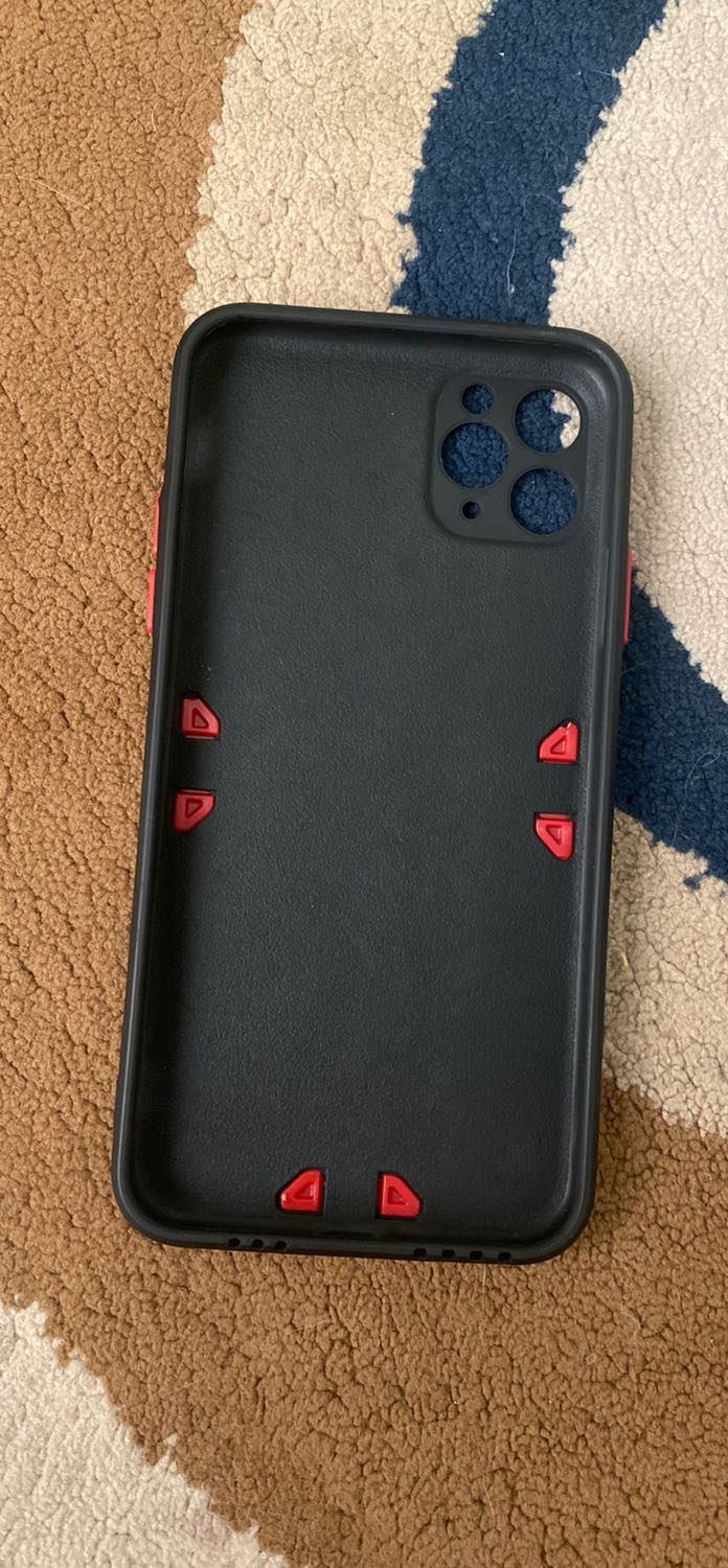 Rất thích viền của cạnh iPhone 12 nhưng mà không đủ kinh tế để mu Ip 12,nhưng có cái ốp này gắn vào giống kiểu đang cầm ip 12 v,ốp rất đẹp,vừa vặn,hàng ko lỗi,shop làm ăn rất uy tín!