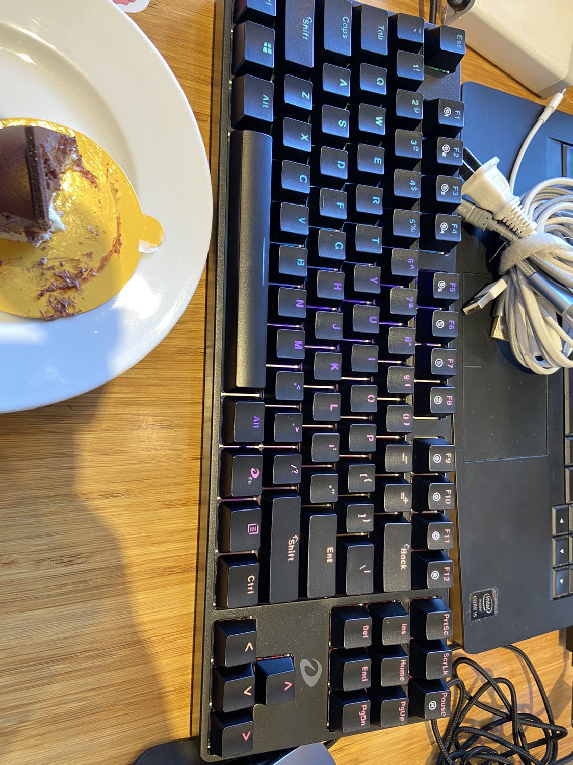 Chất lượng cũng được so với tầm giá. Được cái nhỏ gọn dễ mang đi khắp nơi. Độ bền thì còn phải chờ sử dụng một thời gian.