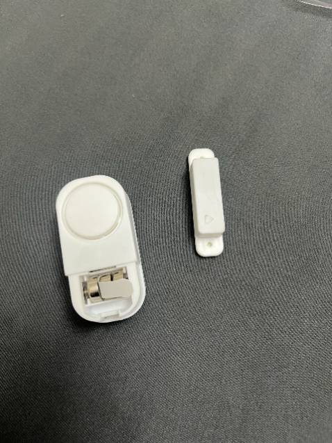 Kêu muốn banh cái nhà kaka
Rất phù hợp cho nhà nào đi xa, gắn cửa lỡ có trộm vô mở cửa thì hàng xóm cách 3 nhà vẫn nghệ đc.
Nhà nào cũng nên sắm ít nhất 1 cái ạ
Giá rẻ mà có sẵn 3 cục bin bên trong luôn