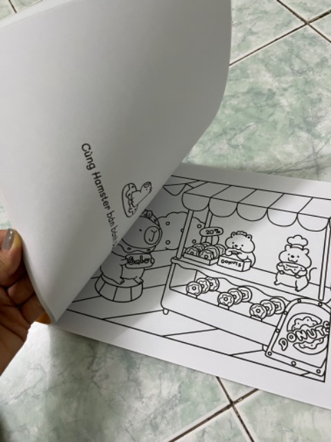 Được 32 trang, giấy dày nên tô bằng màu acrylic cũng ko thấm xuống tờ sau