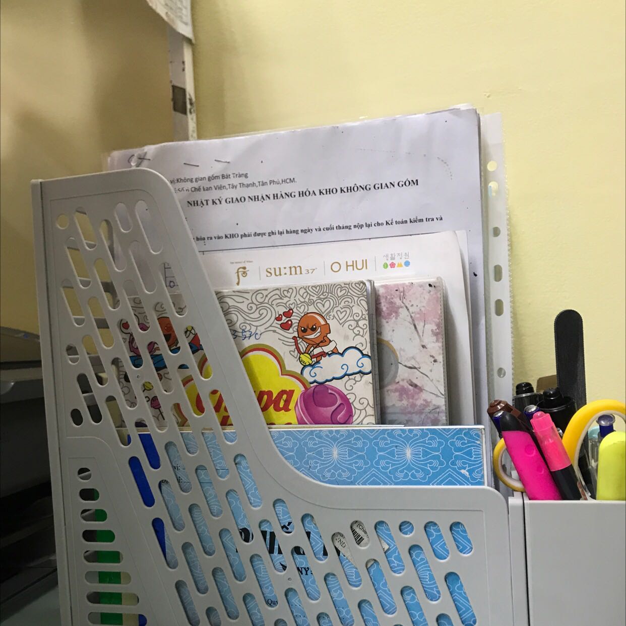 Kệ gọn, đẹp, đóng gói cẩn thận, dễ lắp ráp