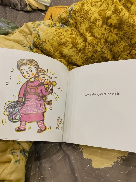 sách đơn giản nhưng k hiểu sao con mình thích thế luôn. nhưng hình vẽ đẹp chắc giống tâm lý bọn nhỏ