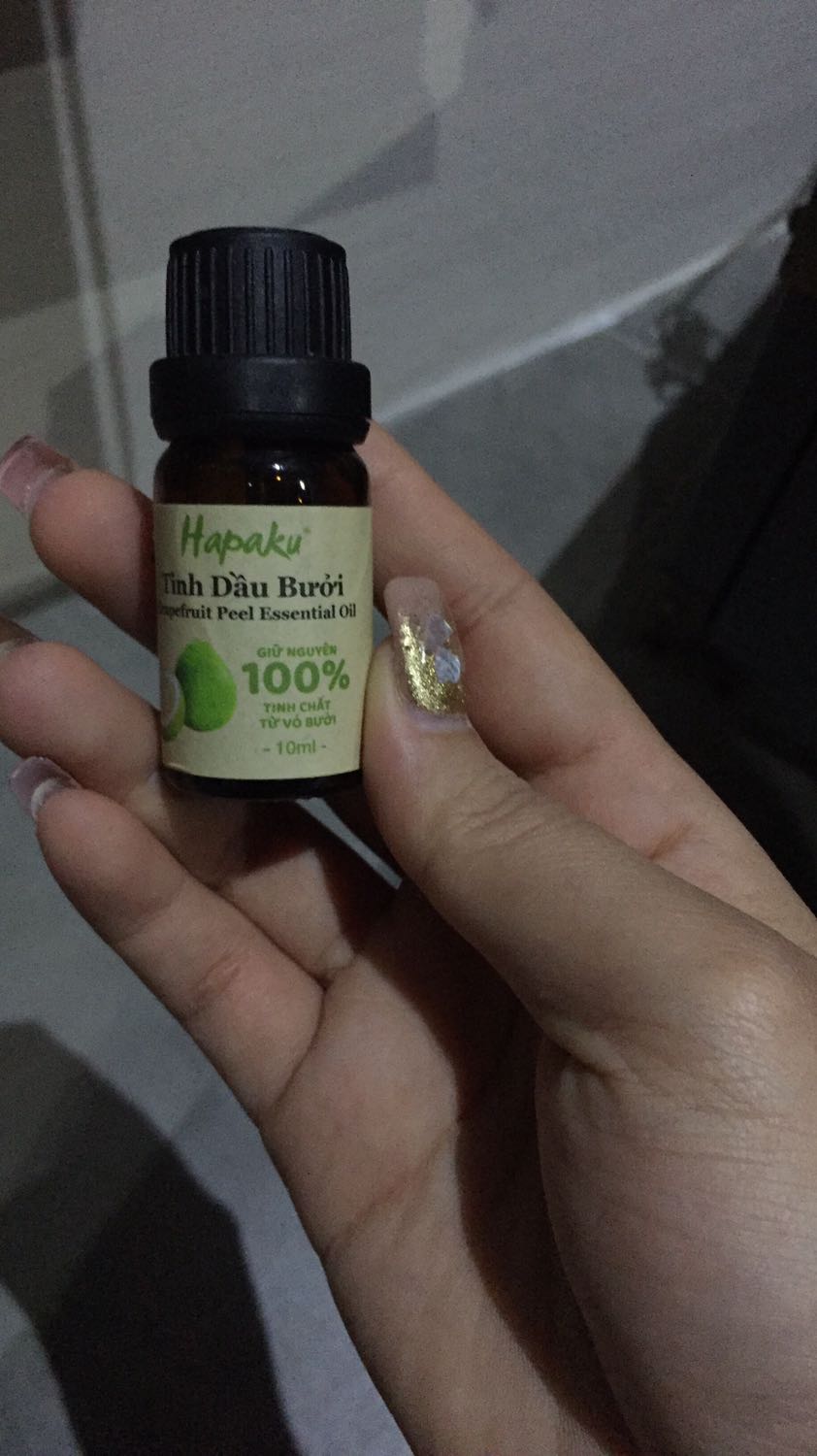 Sản phẩm này được tặng kèm nhưng mình thấy không thơm lắm, xông trong phòng nhỏ vẫn không nghe mùi nhiều, tiki giao hàng nhanh