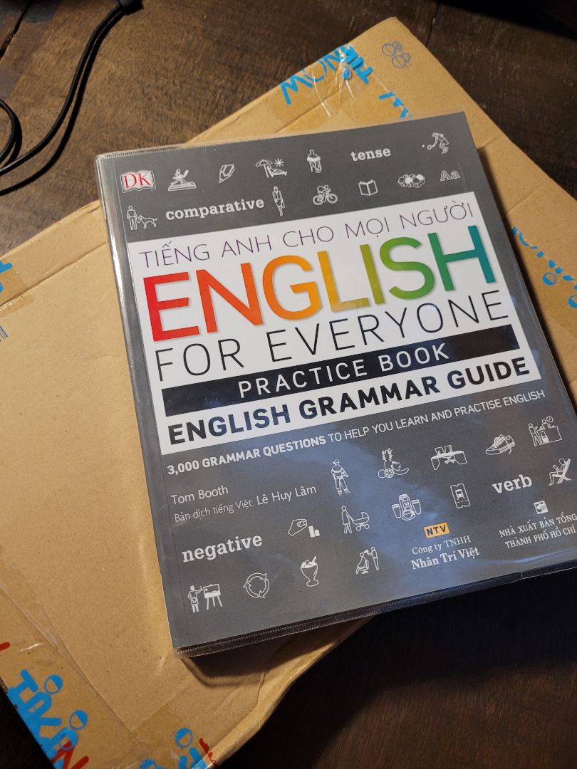 Giao đúng thời gian. Sách nội dung hay kết hợp với sách bài tập thì quá là ok. Hơi nhăn ở góc.