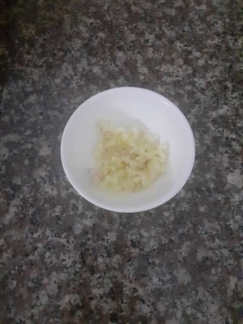 Hộp nhỏ gọn, phù hợp xay tỏi ớt lượng vừa đủ nấu ăn gia đình, cầm vừa tay không bị to quá. Dễ sử dụng, lưỡi dao nhỏ thôi nhưng bén lắm nhé, phải cẩn thận khéo léo 1 chút khi vệ sinh. Tháo lắp vệ sinh dễ và nhanh, 1 sản phẩm hữu ích