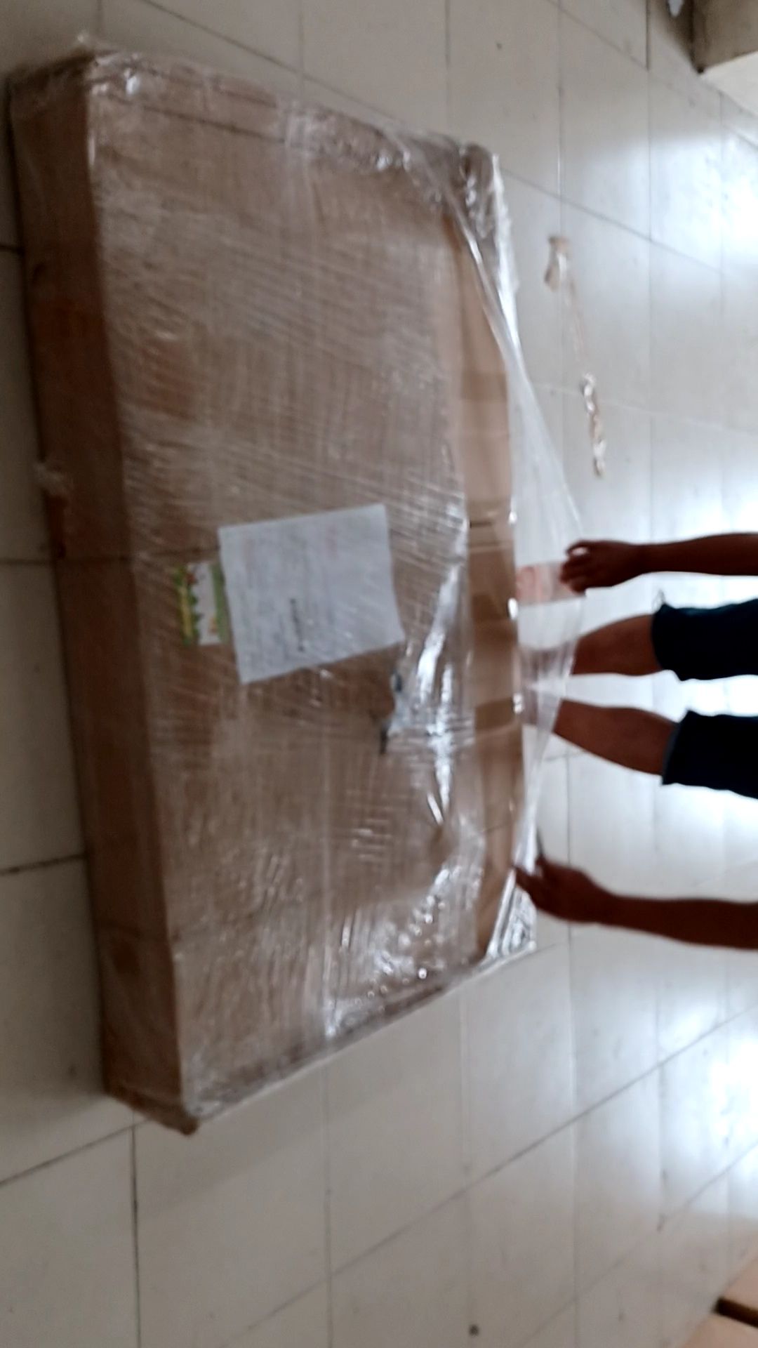 đóng gói cẩn thận, giao hàng nhanh. yên xe hơi cứng. ngồi đau mông đóng gói cẩn thận, giao hàng nhanh. yên xe hơi cứng. ngồi đau mông