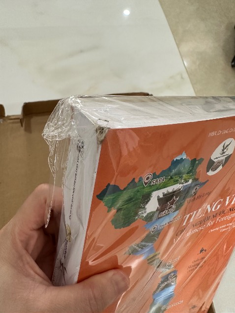 Sách giáo bị rách và mốc ở góc sách , nhắn tin cho shop ko thấy phản hồi, quá thất vọng !