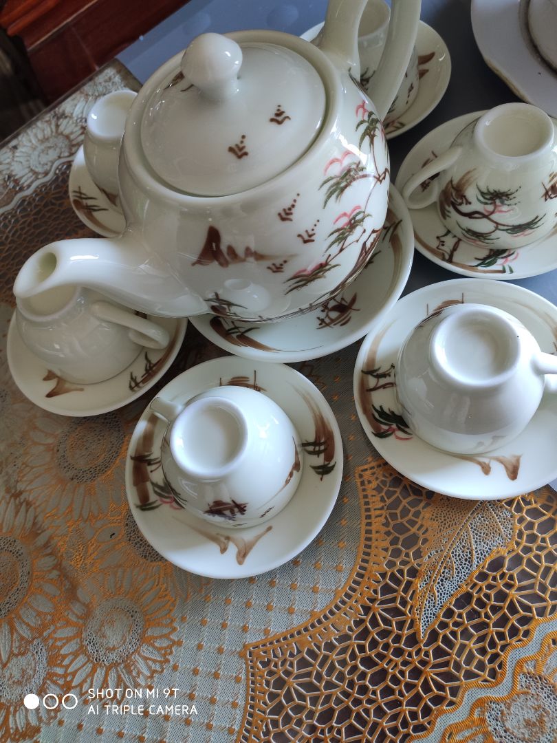 sản phẩm tốt giống như hình.gói hàng rất kỹ nên kg lo bị bể.bình trà hơi to