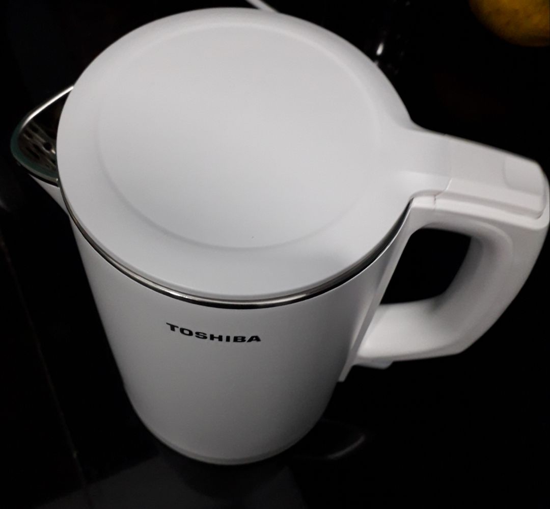 Bình đẹp. Có 2 lớp nên giữ nhiệt lâu hơn so với bình 1 lớp. Bên trong inox nguyên khối. Nắp bình mở to, dễ chùi rửa. Nhưng mở nắp 1 phát là cái nắp bung ra hết cỡ, ko mở góc 45 độ được, ko bik có phải lỗi ko nữa.