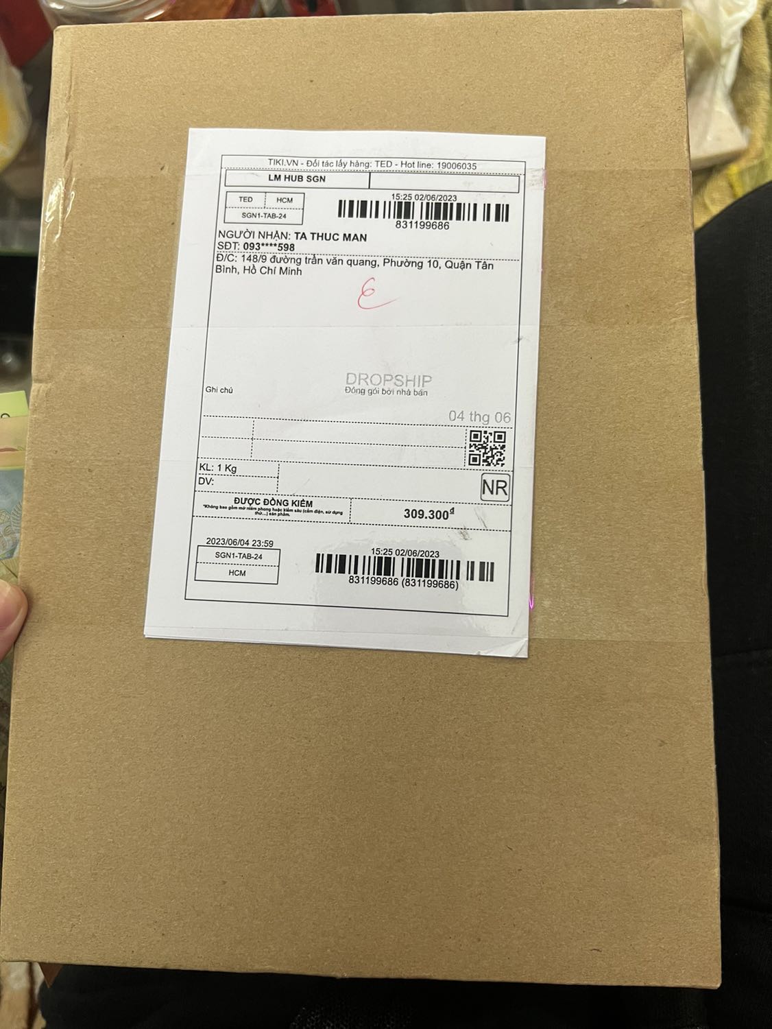 Không trả lời tin nhắn, giá 209000 nhưng khi giao lại 309000