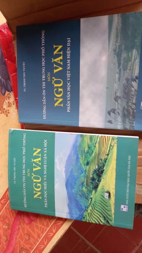 Tiki lúc nào cũng ship hàng rấtt nhanh , sách mới đủ uy tín chỉ có điều hơi nhăn và bọc hơi sơ sài nhưng thôi đầu năm hoan hỉ