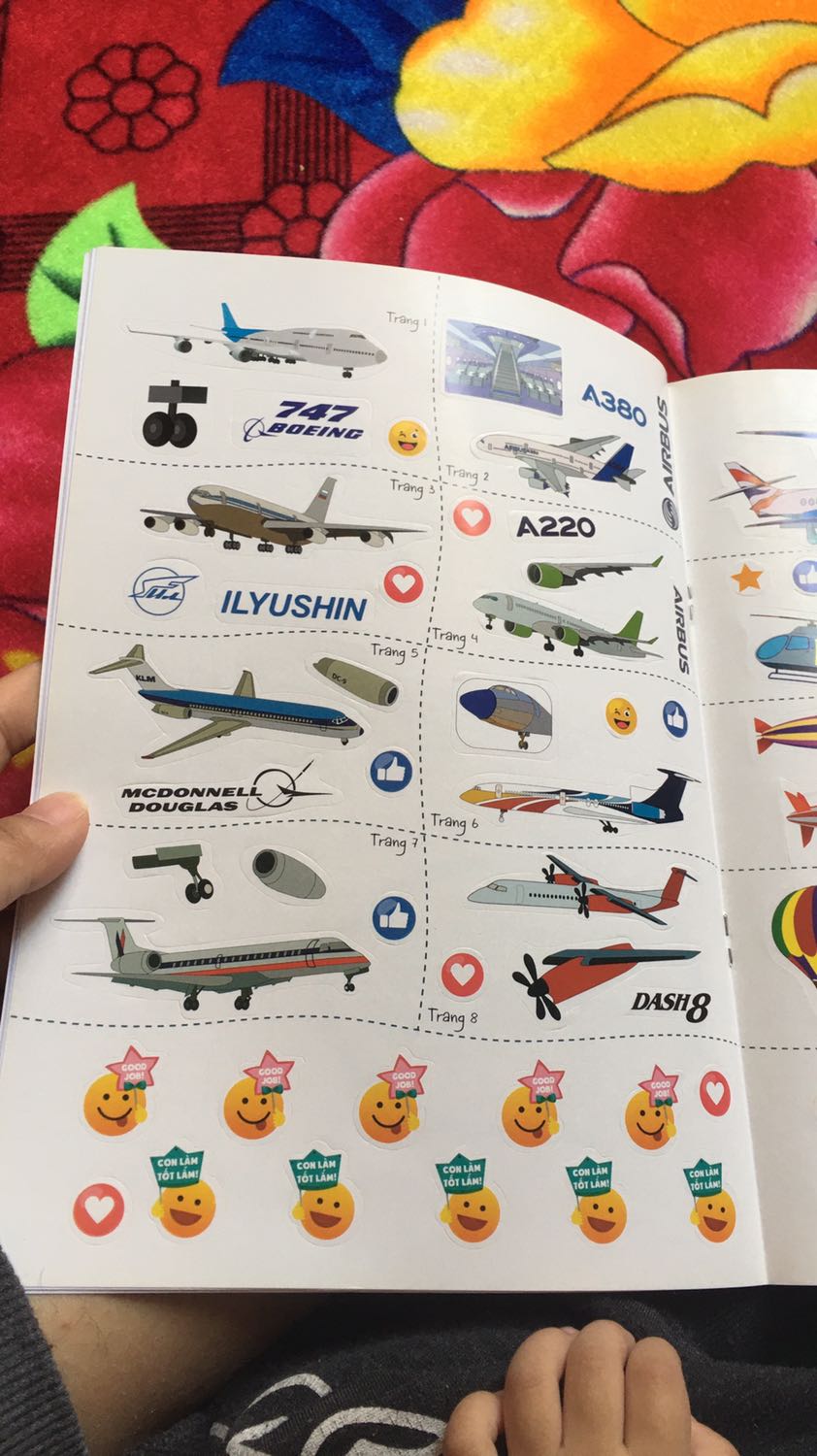 Bé rất thích phần bóc dán
Tô màu phù hợp với bé lớn
Săn sale rẻ
Giấy dày đẹp