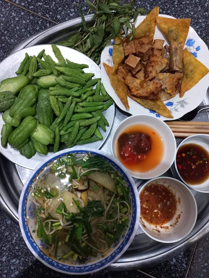 không thể nào tệ hơn nữa mình rất buồn khi mua sản phẩm này nồi thì nhẹ bông nhựa mỏng nướng lên hôi điện khắp nhà  
nướng khoai lang 3 lần không chính mỗi lần 30phút rồi không dám đứng gần sợ nó nổ đổi trả bù lỗ thì không cho cho 1 sao vậy