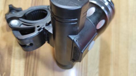 hàng quá tệ, bụi, rỉ sét, trầy xước, giống như hàng đã qua sử dụng, gioao cho khách mà không thèm vệ sinh lại, xem thường khách hàng