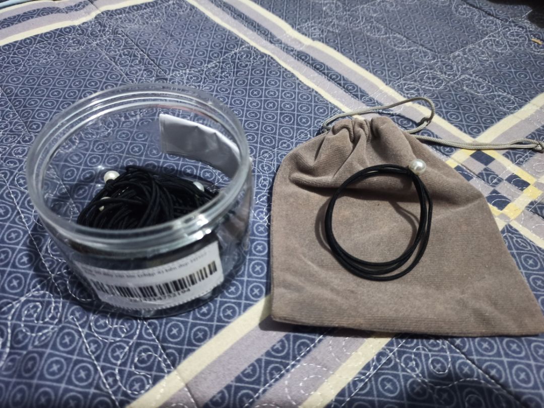 Dây không giống hình ảnh nhưng chất lượng cũng ổn, dây buộc chắc chắn.Quảng cáo là dây chập 4 nhưng hàng nhận được lại là chập 3.Có đôi chút không hài lòng vì quảng cáo không thât.