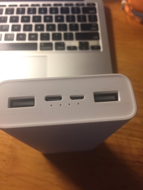 Sạc khác loại trên ảnh như giới thiệu, không phải 3 mà 4 cổng. Không sạc được máy tính. Mình mua về đinh ninh sạc 45W mà cuối cùng nhận dc cục sạc 18W. Quá thất vọng, sản phẩm khác mô tả và không sạc được lap.