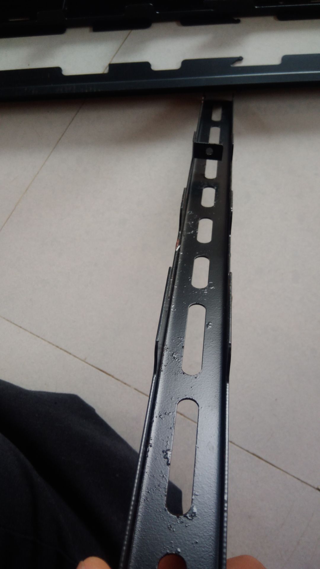 hàng quá tệ,khung treo bị rỉ sét bong sơn.mọi người có mua nên cẩn thận