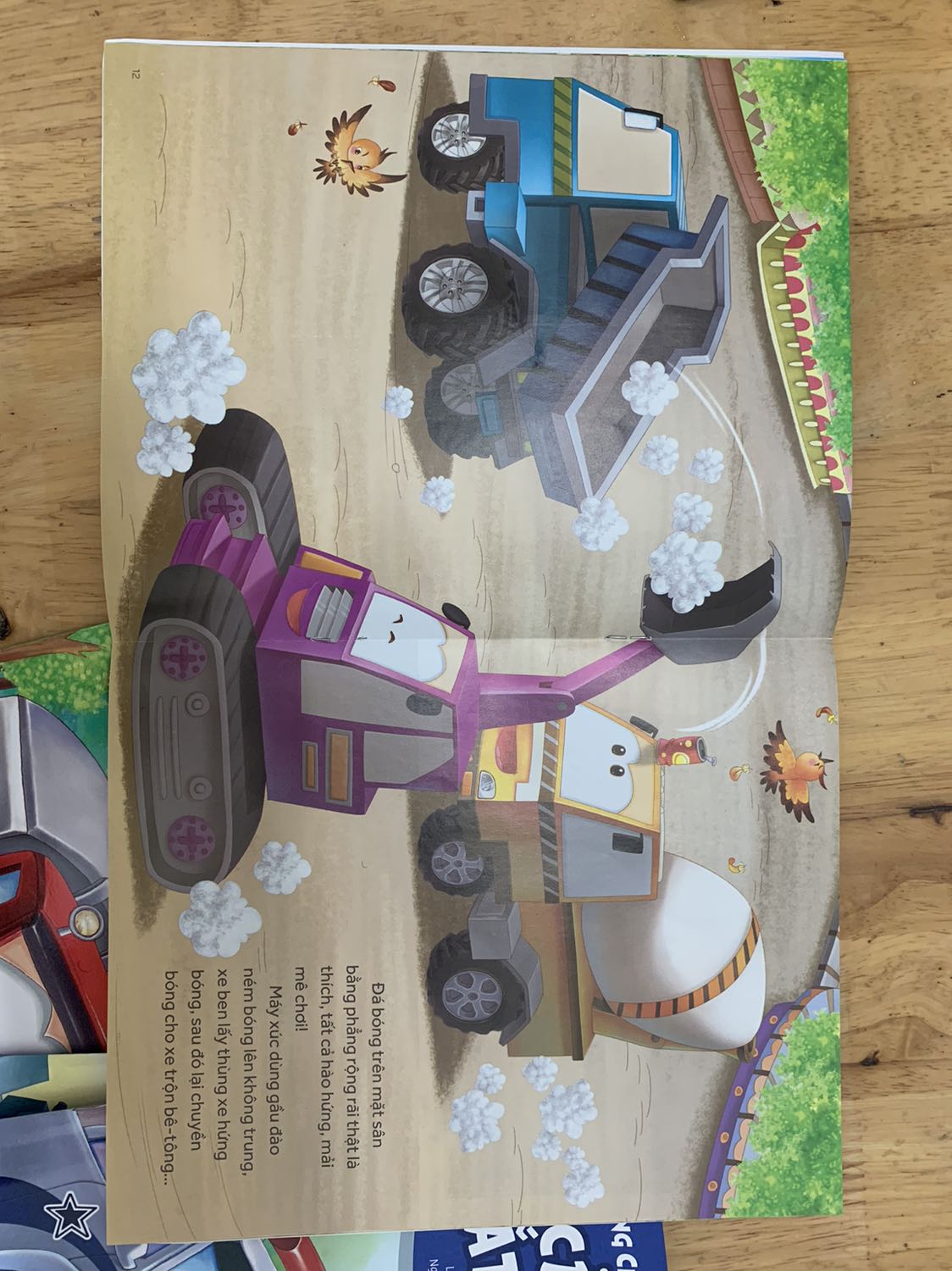 Mình hay mua combo nên share ảnh của những cuốn khác luôn. Sách hay