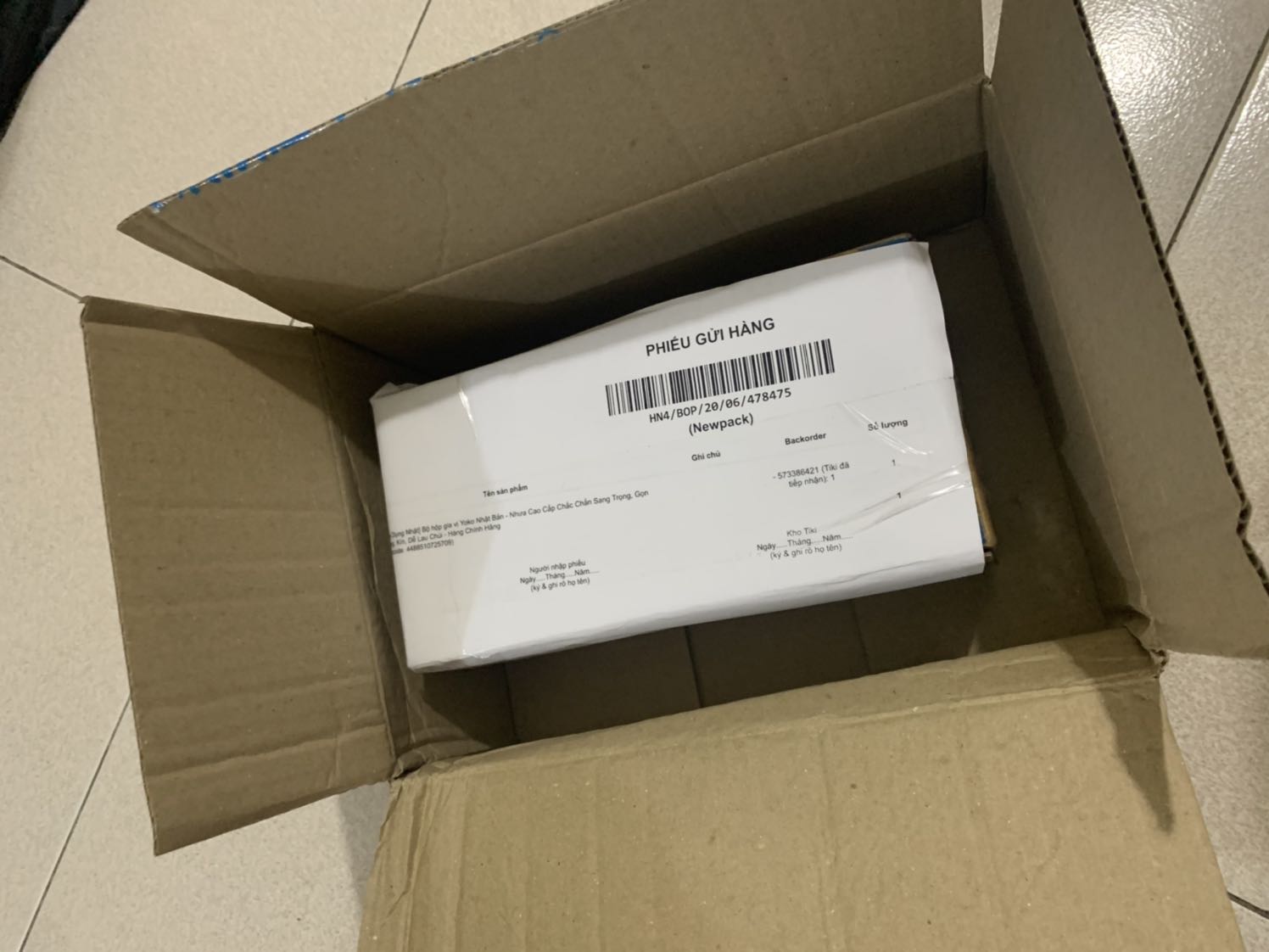 Đặt bộ hộp đựng gia vị sao giao cho tôi có 1 hộp đựng gia vị vậy??? Bán hàng kiểu *** đảo à?